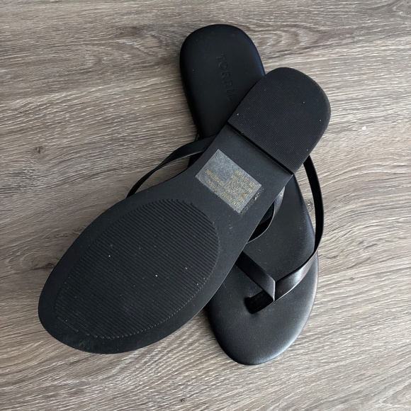 Torrid Black Thong Flip Flop Size 11W - Picture 4 of 4